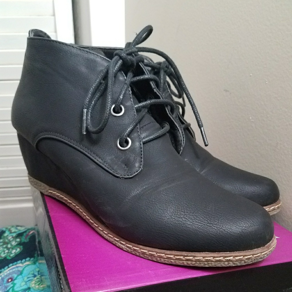 *SOLD* Wedge heel Booties